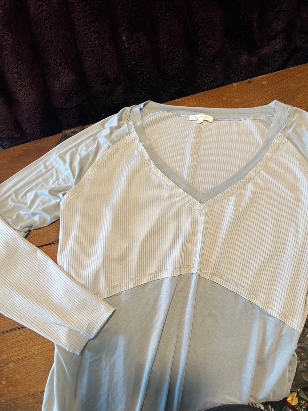 LA MIEL Light Gray V-Neck Long Sleeve Top